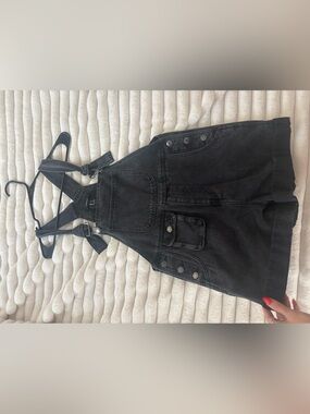 Forever 21 black overalls size small